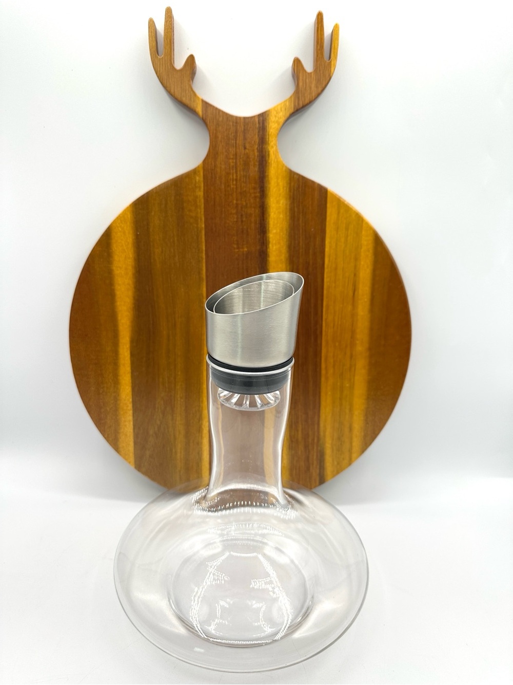 Red wine decanter with built-in aerator. hand blown crystal.